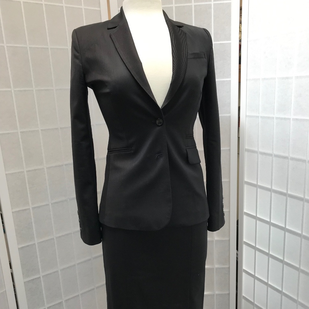 Cyrillus Charcoal Women's Light Wool Suit Size 4/6